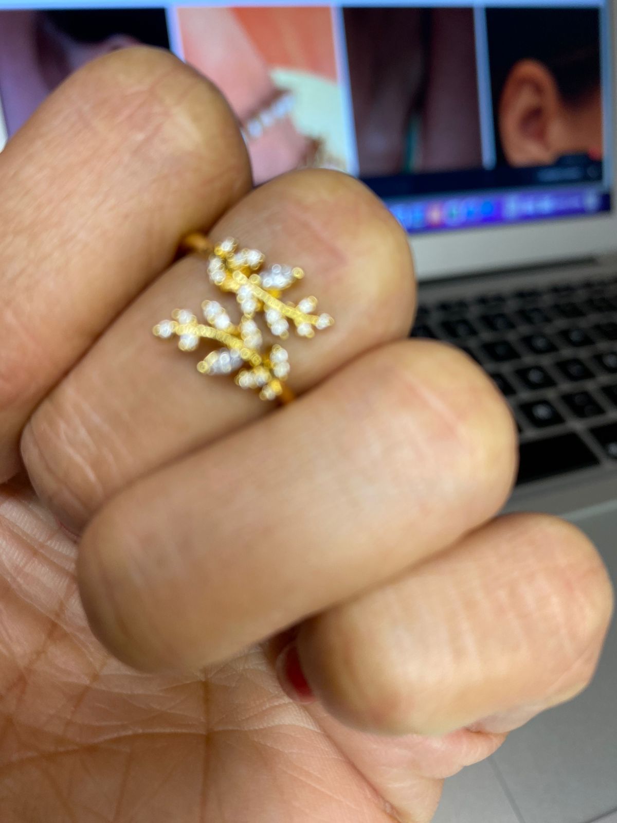 Brillo Eterno: Anillo de Luz Deslumbrante