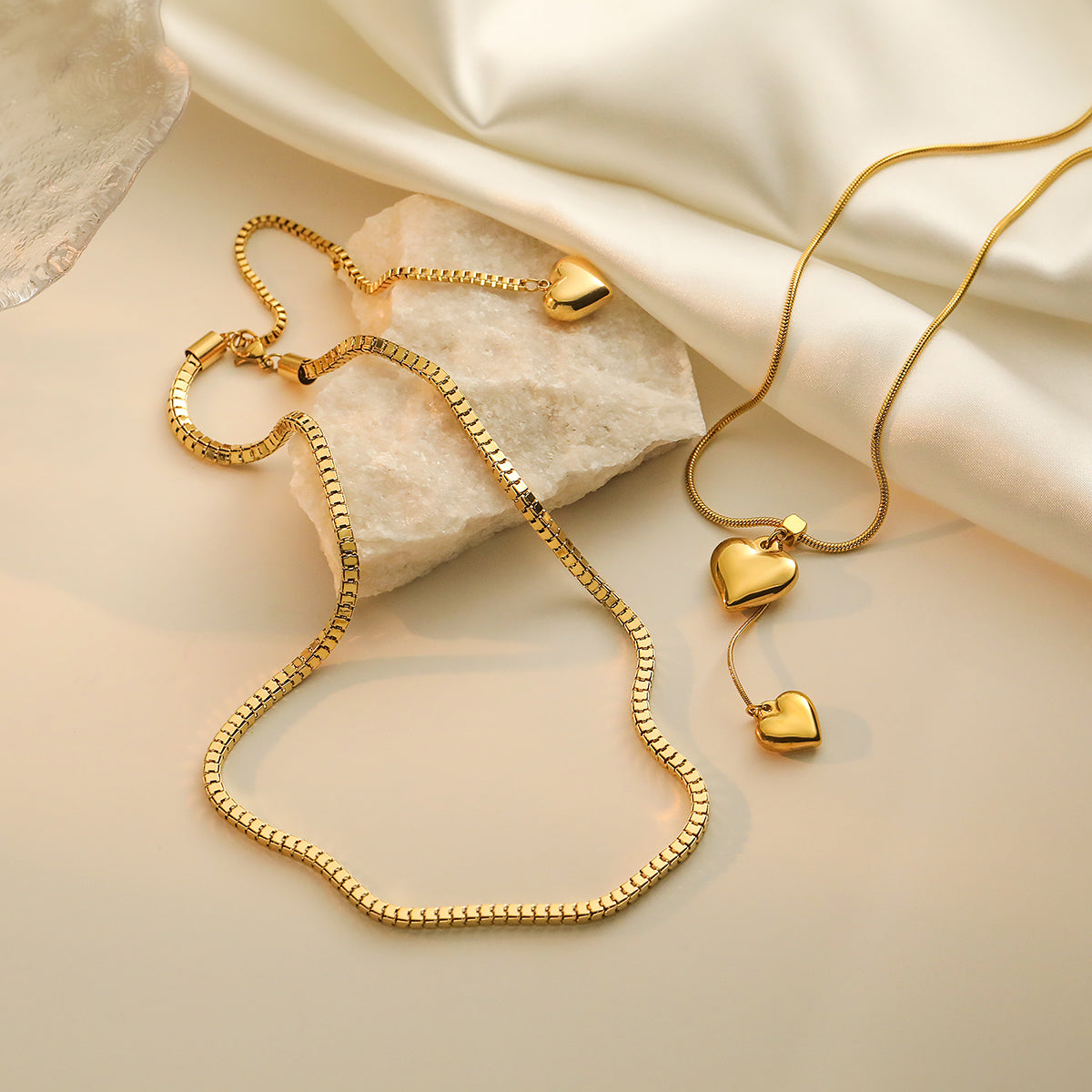 NUEVO - Golden Temptation: Collar Corazón Dorado de Acero de Titanio 18K