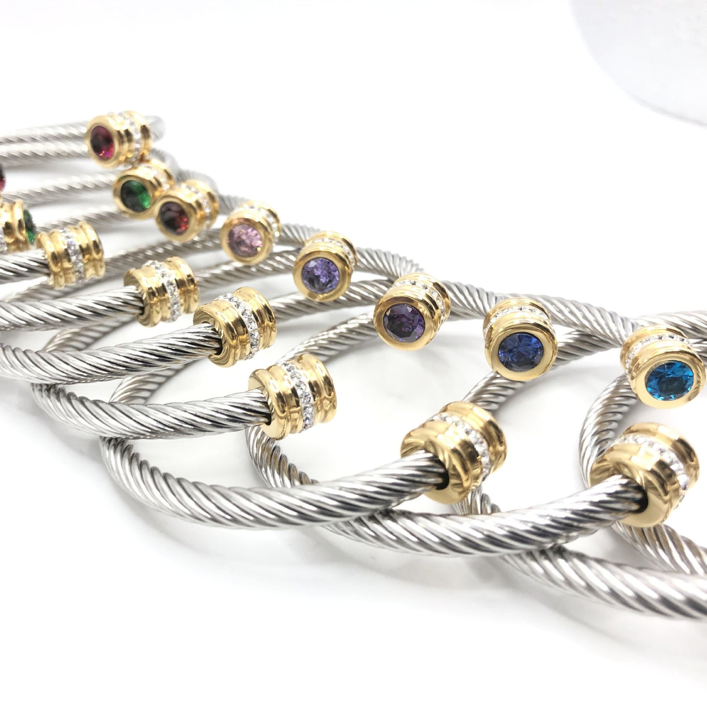 NUEVO - Brazalete Ajustable Ejecutiva en Acero con bordes de circón