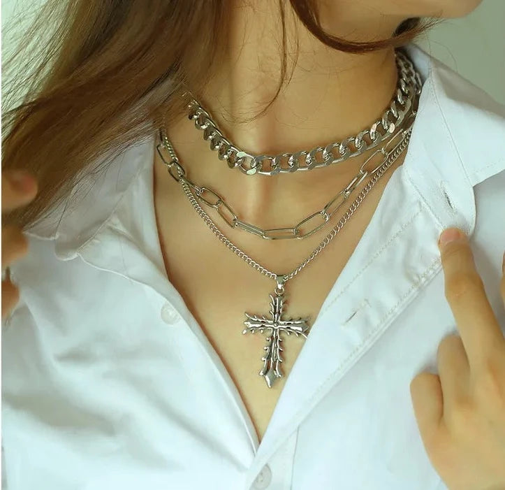 Collar Multicapa con Cruz de Cadena Gruesa - Estilo Punk