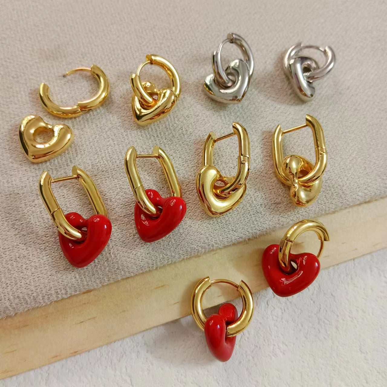NUEVO - Versátiles Candongas de Corazón 2 en 1 Chapado en Oro 18K con corazón Rojo