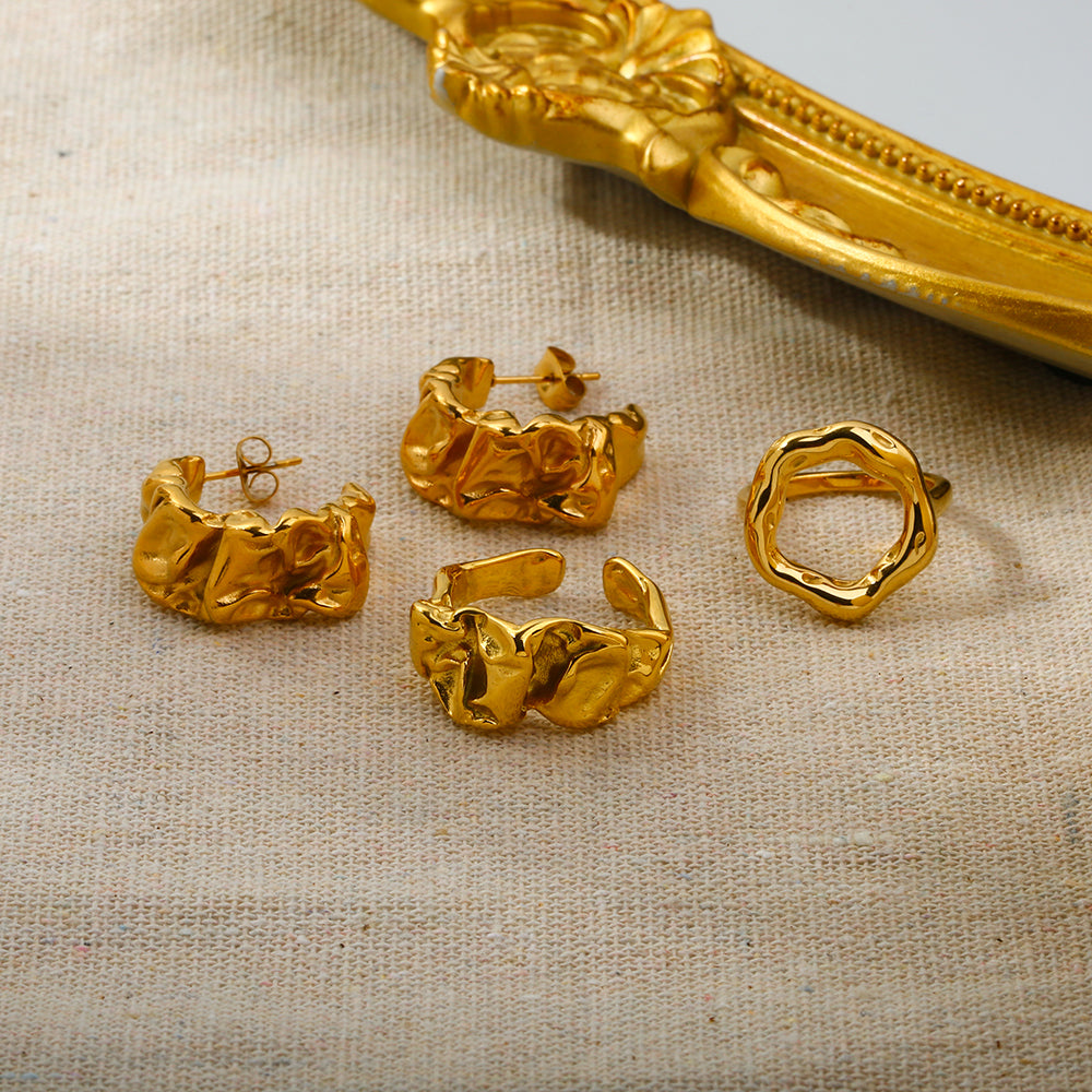 NUEVO - Aretes Pliegues Dorados en Acero Inoxidable Pulido Chapado En Oro De 18K